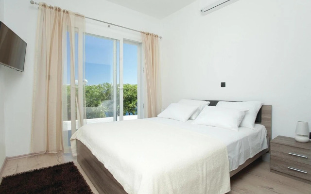 Awesome Home in Prigradica With Wifi and 4 Bedrooms