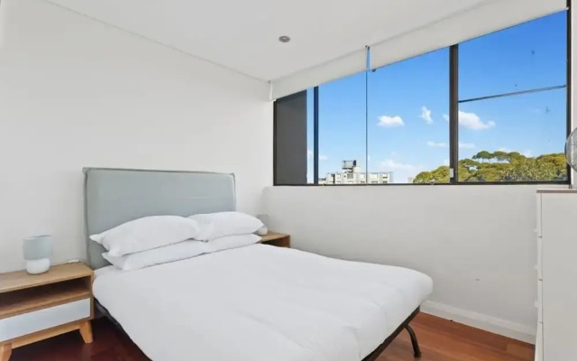 Prime Location 2-bed Apartment With Parking