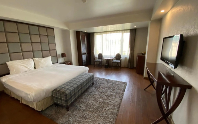 Rising Dragon Grand Hotel