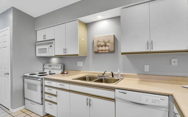 Fairway Heights 2 Bedroom Condo by RedAwning