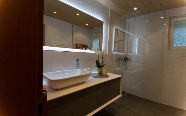 Haus Glasella