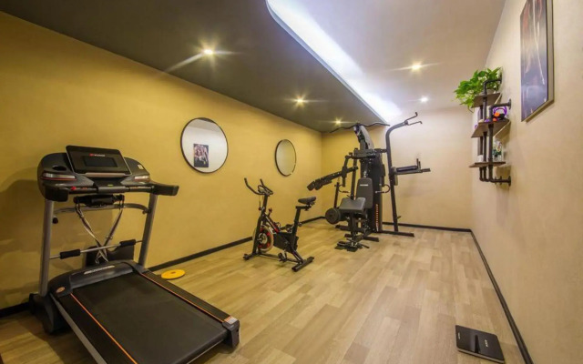 Lan Ou Shangpin Hotel (Hongjundu Square Branch)