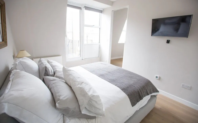 Stylish Rooftop Flat on Kensington High Street