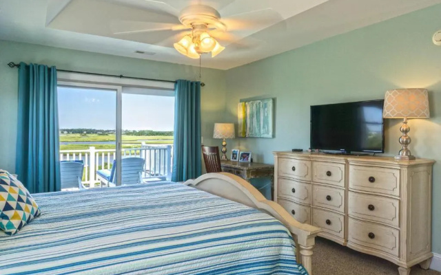 Pier Pleasure by Oak Island Accommodations