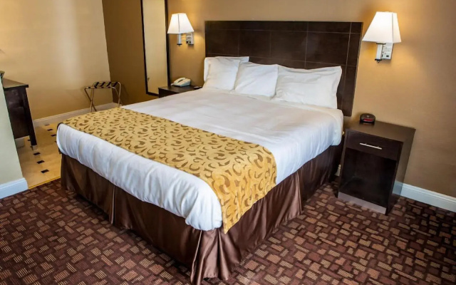 Marinwood Inn & Suites