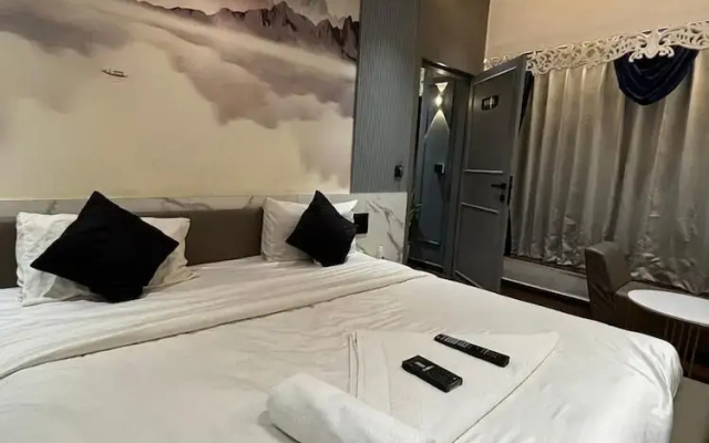 V Love Hotel