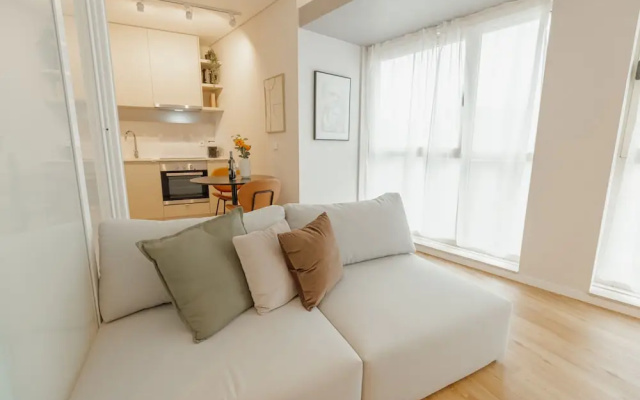 Bright Window Apartment by Vacationy