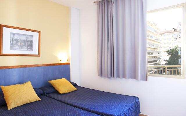 Отель Salou Beach by Pierre & Vacances Испания, Салоу - отзывы, цены и фото номеров - забронировать отель Salou Beach by Pierre & Vacances онлайн комната для гостей