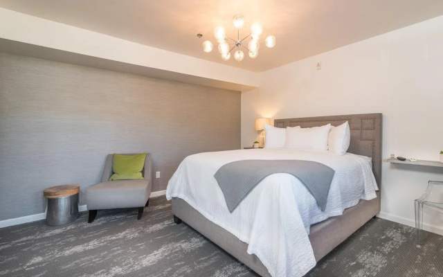 The Greens Hotel - Del Paso Blvd