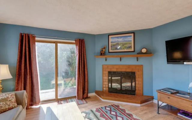 Charming Anchorage Home w/ Grill + Deck!