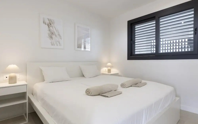 Elegant Luxury Suite With Terrace in Higueron