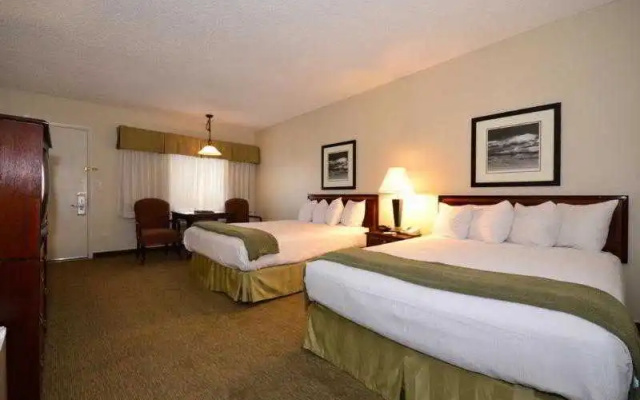 Dinosaur Inn & Suites