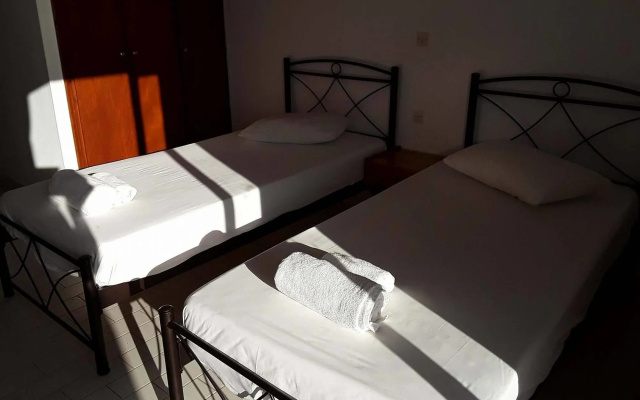 Aronis Apartments