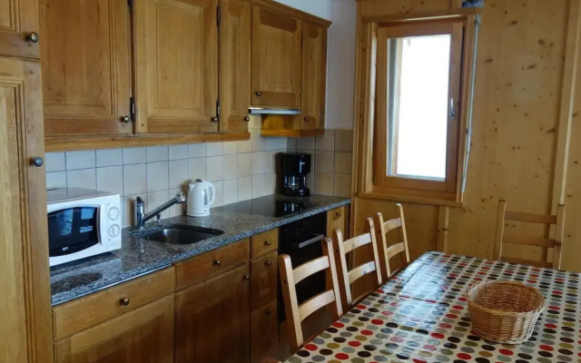Spacious Apartment With Firepllace