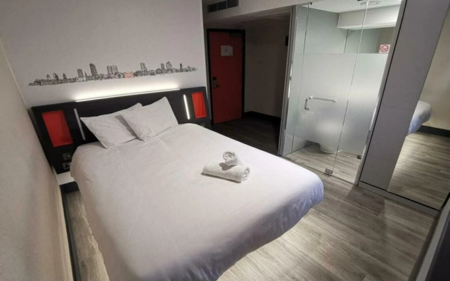 easyHotel Cardiff City Centre