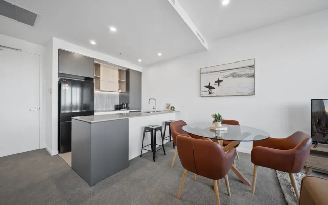 Apartment With Gym and Indoor Pool Access