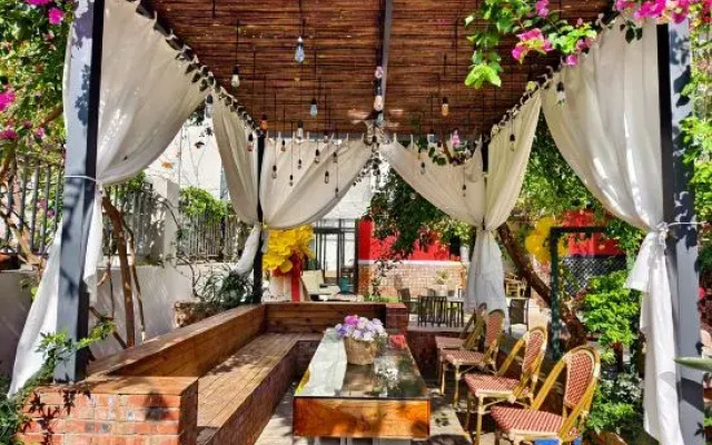 Jianshui ancient city second flower inn