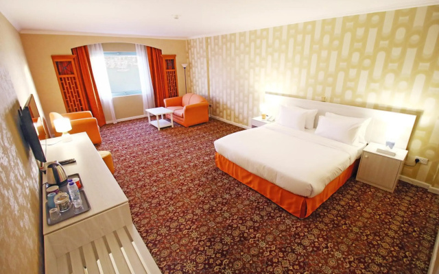 Отель The George Hotel