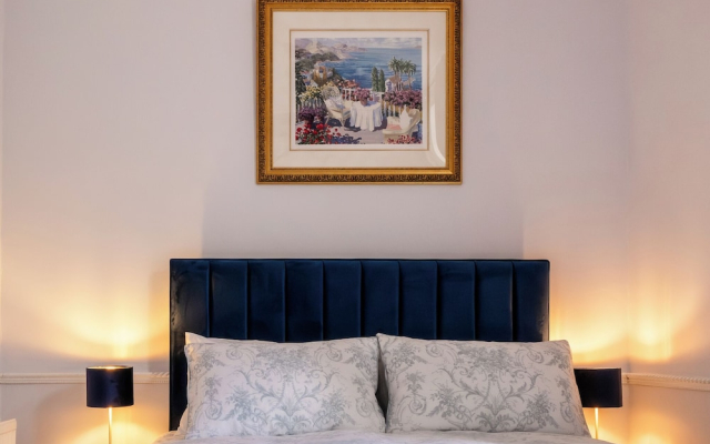 Stunning 1 Bedroom Flat in Central Bath