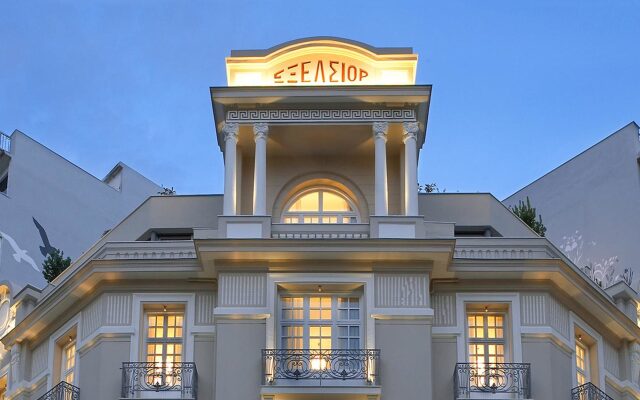 Excelsior Hotel вид на фасад