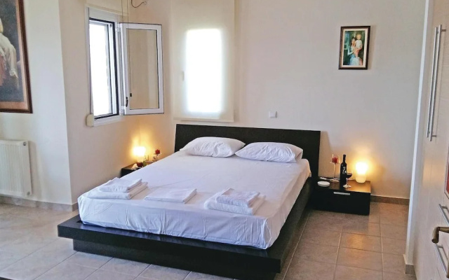Amazing Home in Theologos with Hot Tub, WiFi & 6 Bedrooms