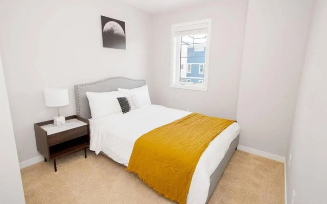 Modern and Comfortable Townhouse in South Winnipeg
