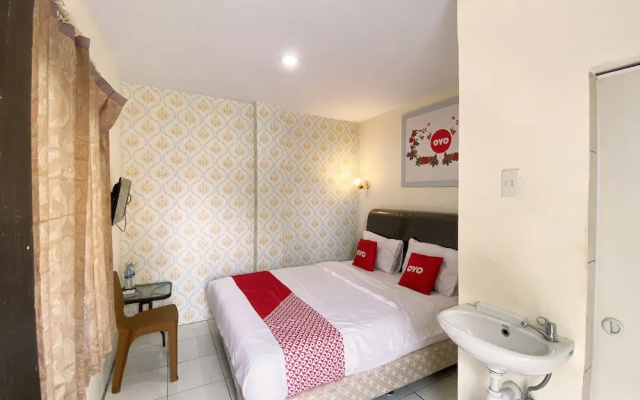 Dom Residence by OYO Rooms