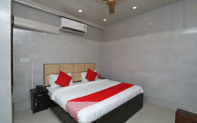 Qlark Stay by OYO Rooms