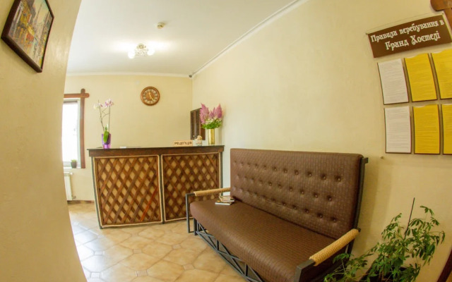 Grand Hostel
