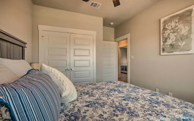 College Station Townhome w/ Furnished Patio!