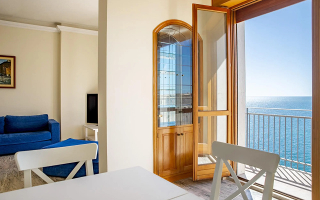 Ortigia Seafront Apartment
