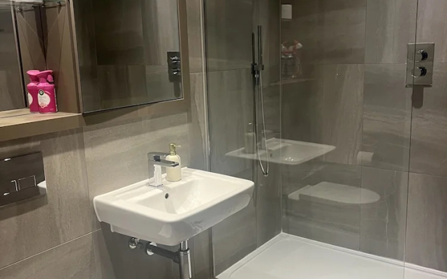 Beautiful Apartment With Excellent Water View