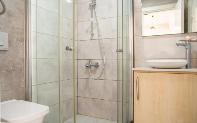 Charming Flat near Sea with Shared Pool in Cesme