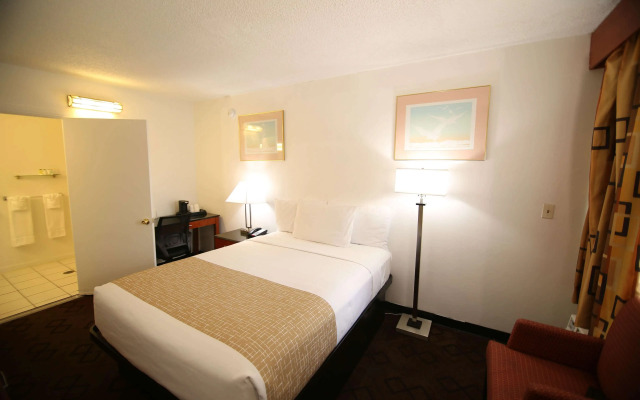 Travelodge by Wyndham Burbank-Glendale