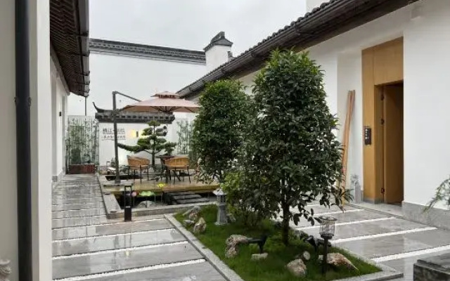 Fuyang Qijiang Bieyuan High-end Homestay (Raozhou Ancient Town Branch)