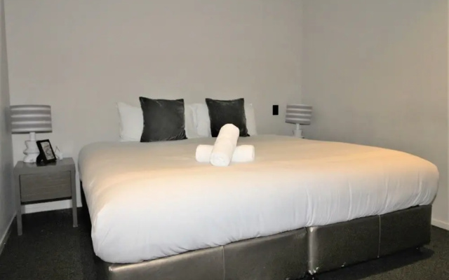 Industrial Style Apt - Tetar Anzac 603