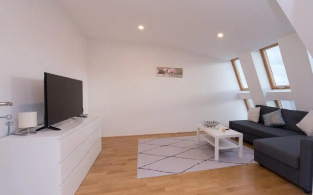 Sunny & cozy Penthouse with Balcony DG3