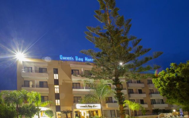 Отель Queen's Bay Hotel Кипр, Киссонерга - 1 отзыв об отеле, цены и фото номеров - забронировать отель Queen's Bay Hotel онлайн вид на фасад