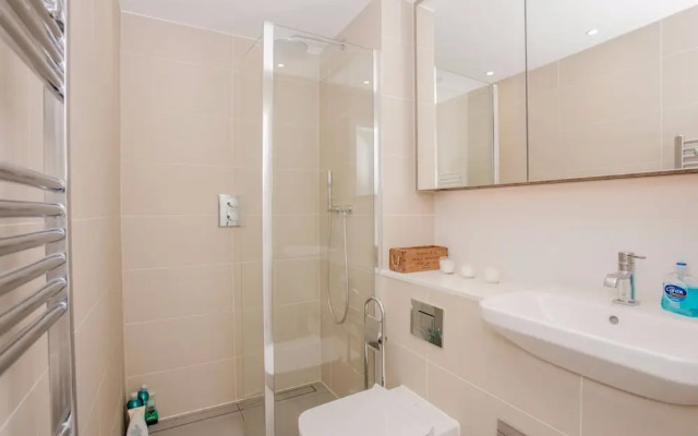 2 Bedroom Flat in Battersea on 20th Floor