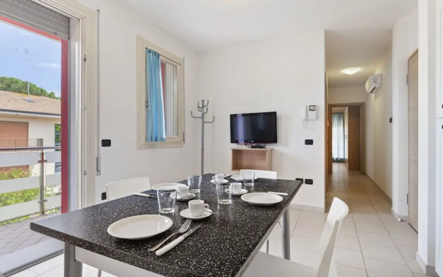 Spacious Apartment in Rosolina Mare near Beach