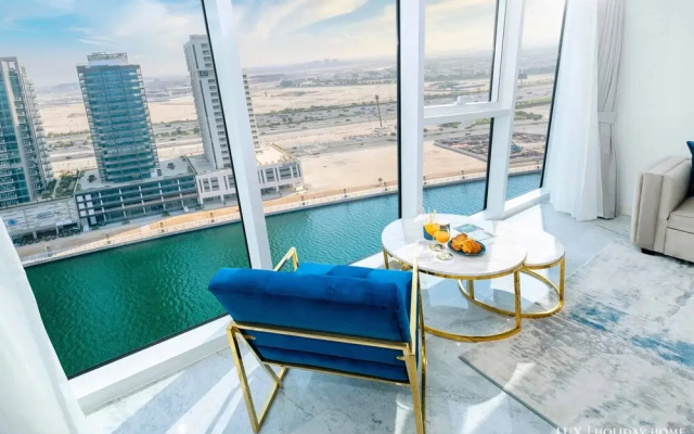LUX The Pad Executive Suite Canal View 1