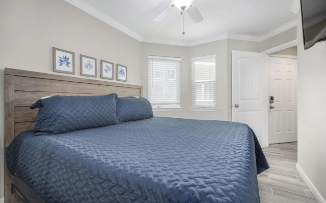 Seascape 1304 Studio Bedroom Condo by RedAwning
