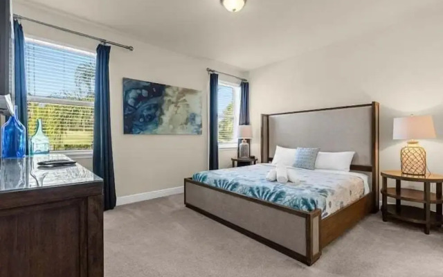 350-8-pc-open Floor Plan With Private Pool