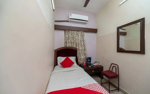 Oyo 8410 Rajeswari Tower