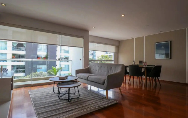 w Deluxe 3BR Duplex w Balcony in Miraflores