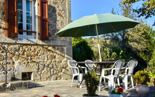 Rural Holiday Home In Sénezergues With Garden