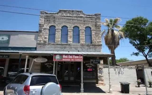 A.L. Patton Suites On Main