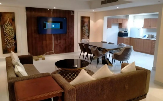 Al Hamra 4-Bedroom Luxury Villa Golf View