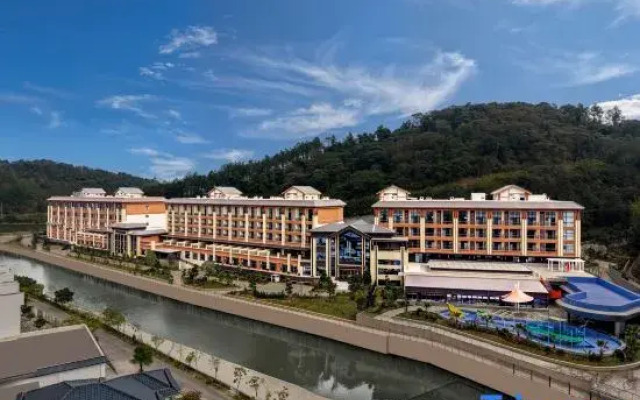 Отель MajesTang Hotel Luofushan