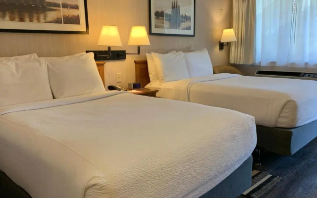 Coachman Inn & Suites